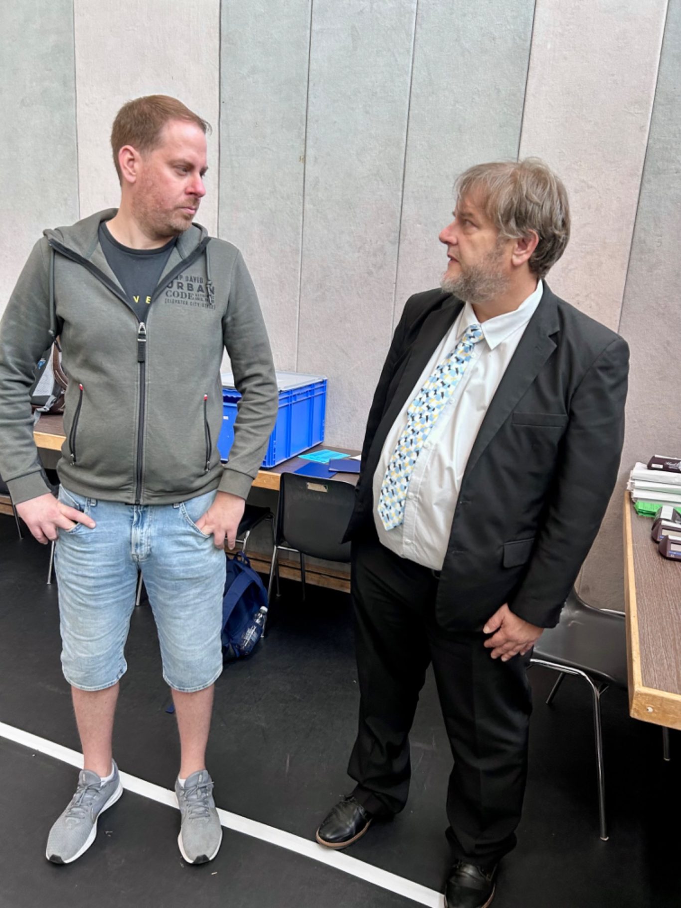 Stare-Down zwischen...